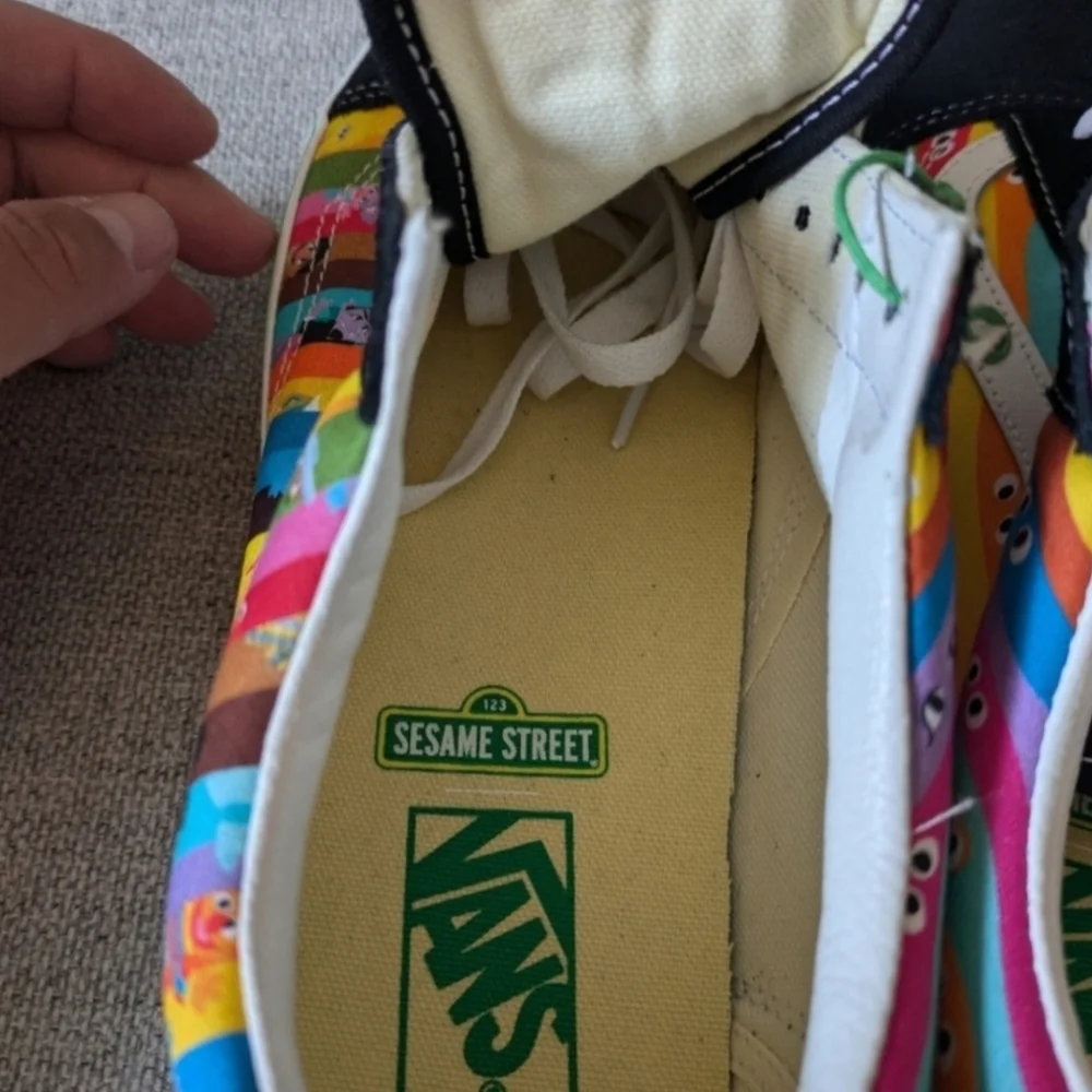 Vans Old Skool Sesame Street Men Rainbow Stripes Colorful Black 032025 - Picture 7 of 8
